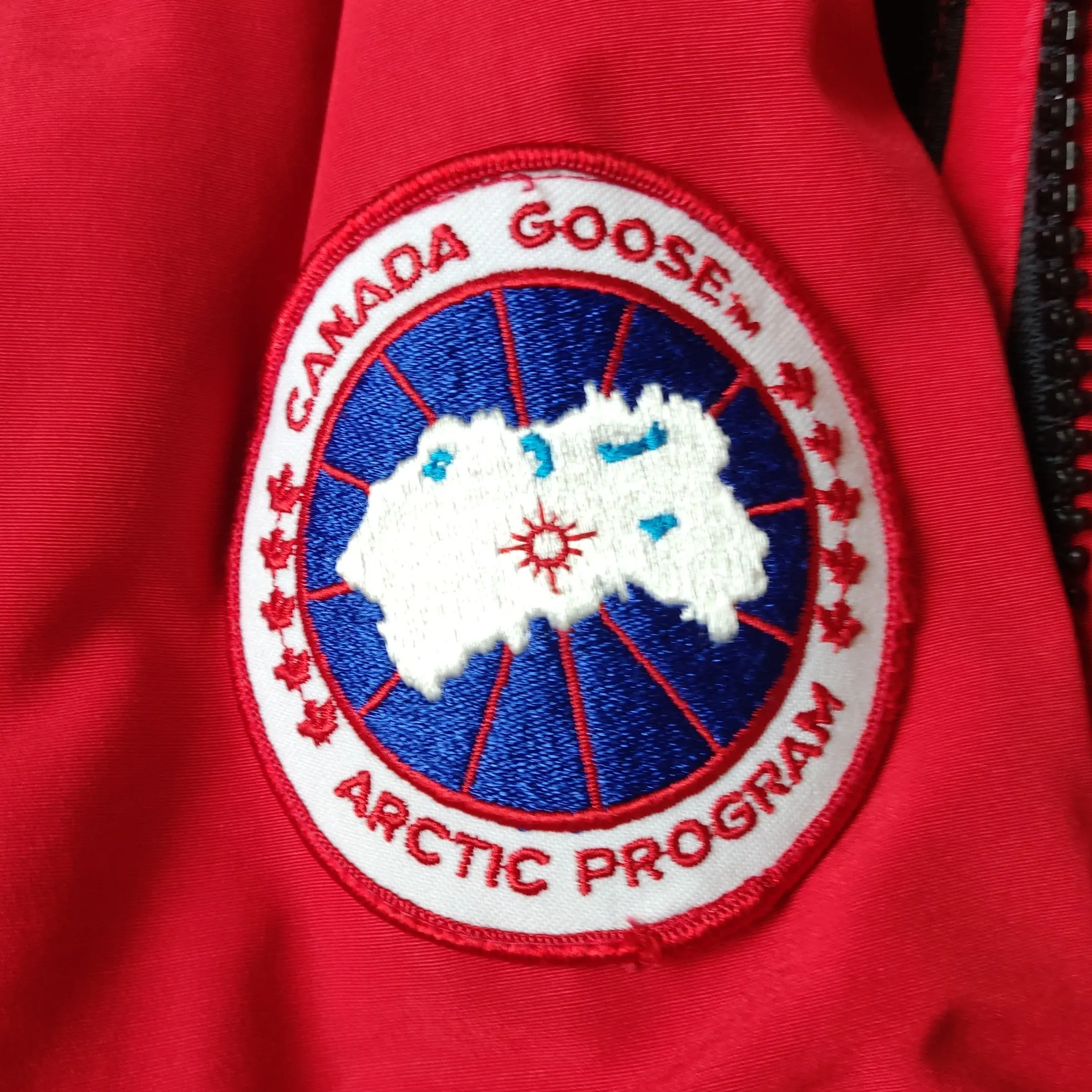 1986 red Canada Goose X Museum Heli Arctic coat