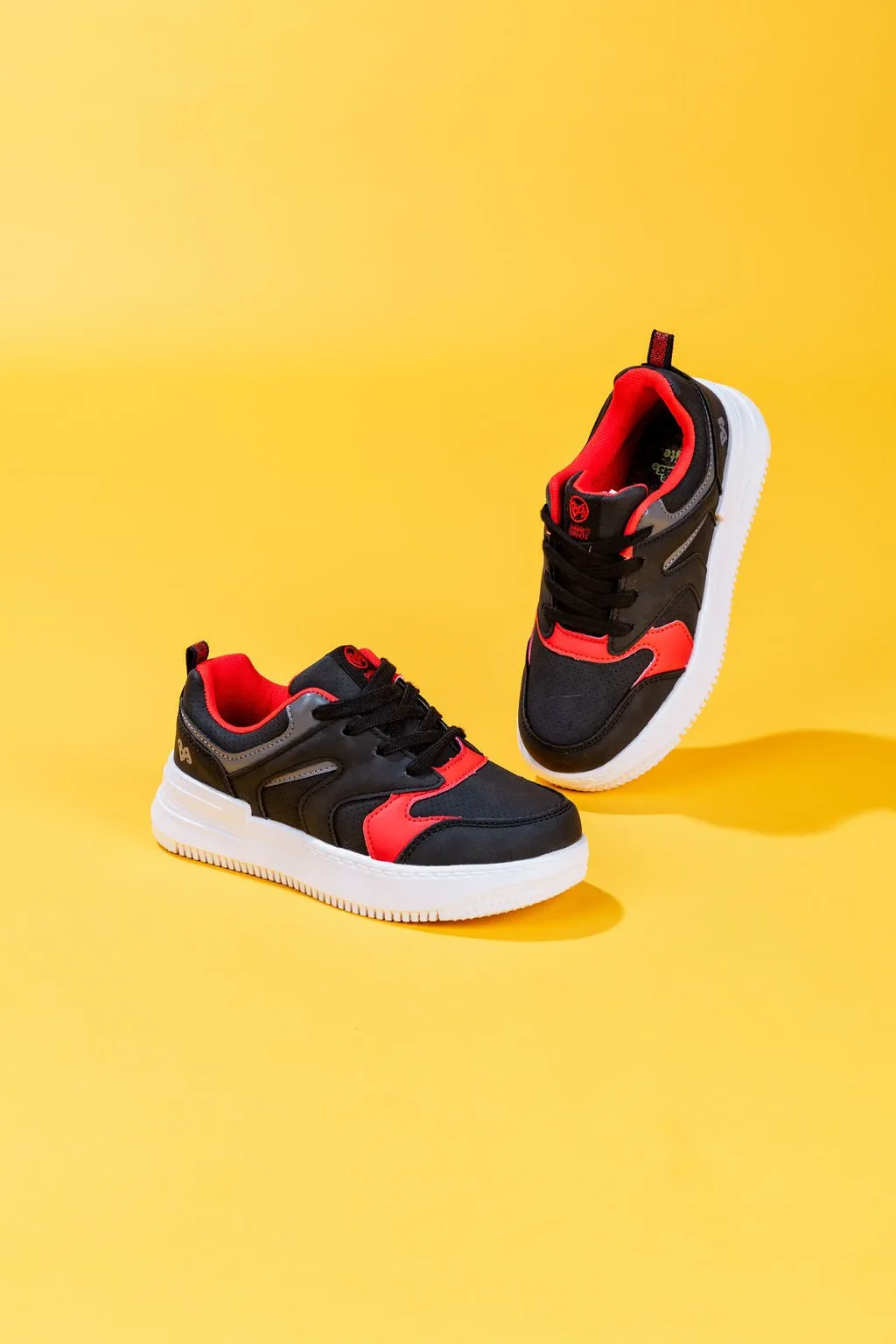 Aticuss Sneaker - Black/Red