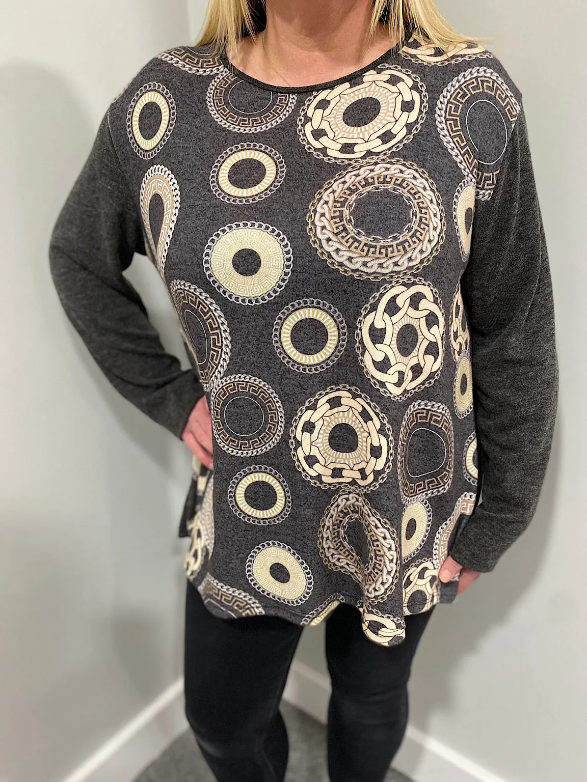 Charcoal Chain Link Circles Knit Petra