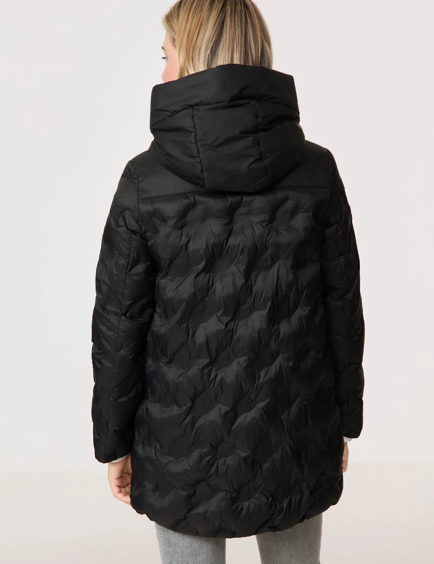 Padded light jacket with a hood