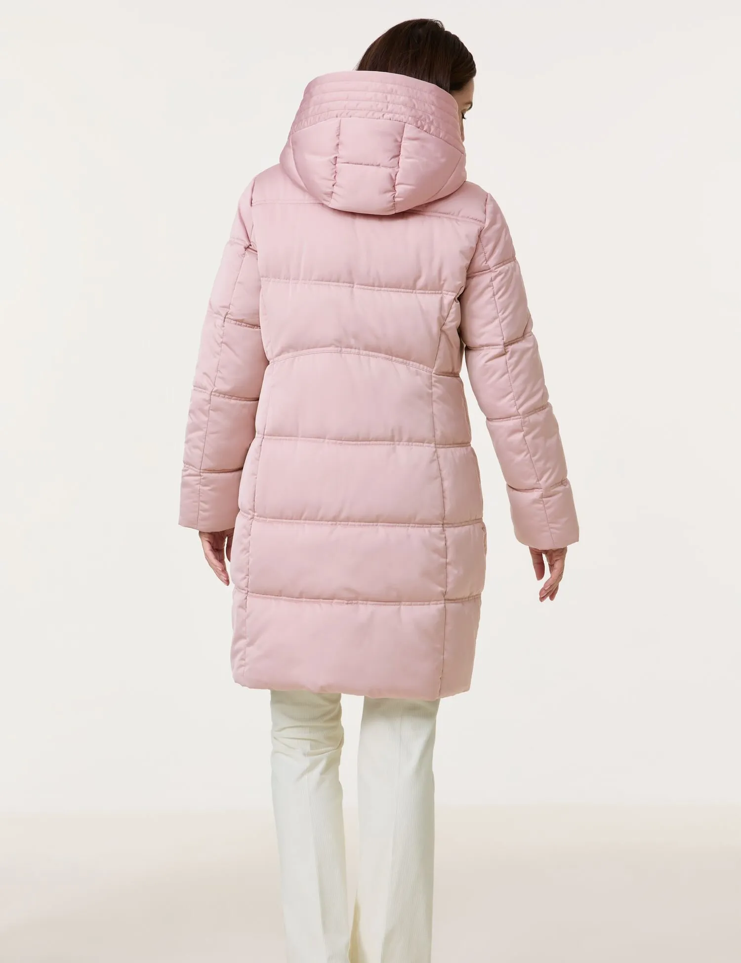 Short quilted coat with a detachable hood