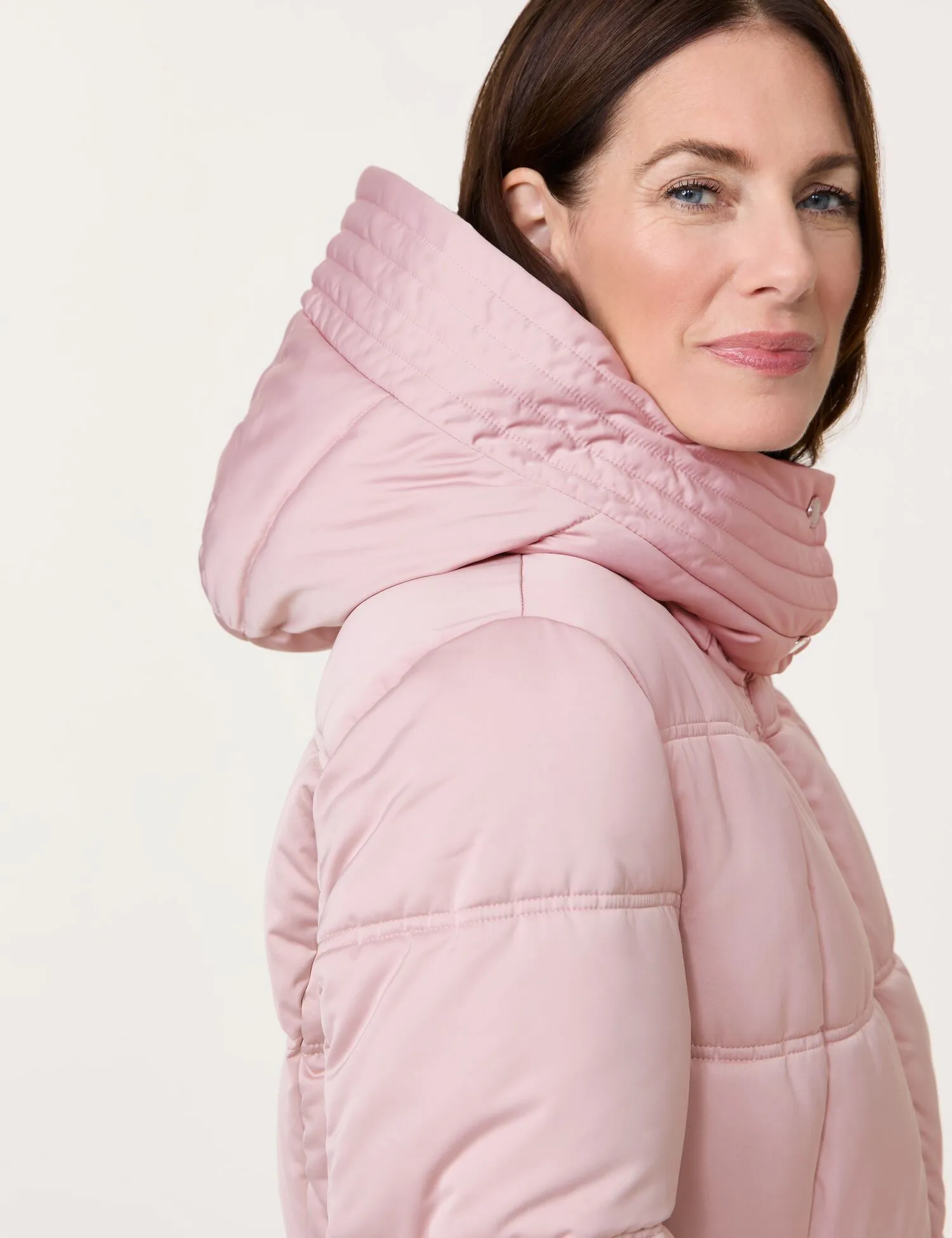 Short quilted coat with a detachable hood